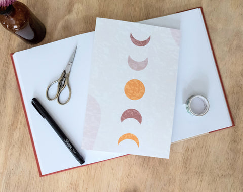 Moon Phases: Period Tracking Journal